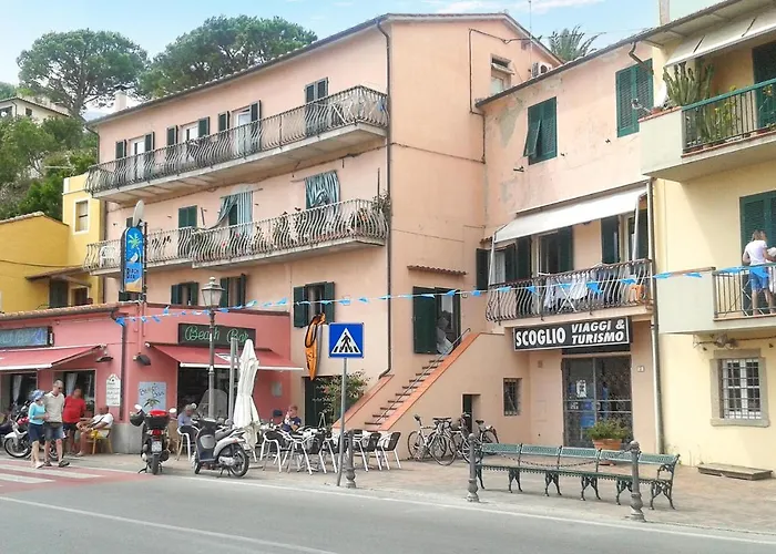 Awesome In Порт-Аццурро